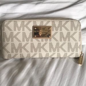 NWOT Michael Kors Wallet